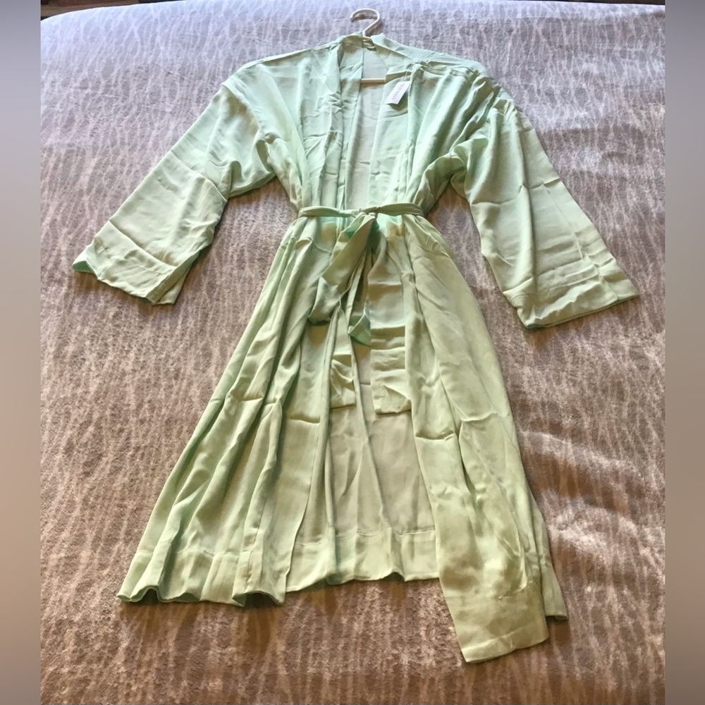 ✨✨ Silky Mint Green Robe ✨✨